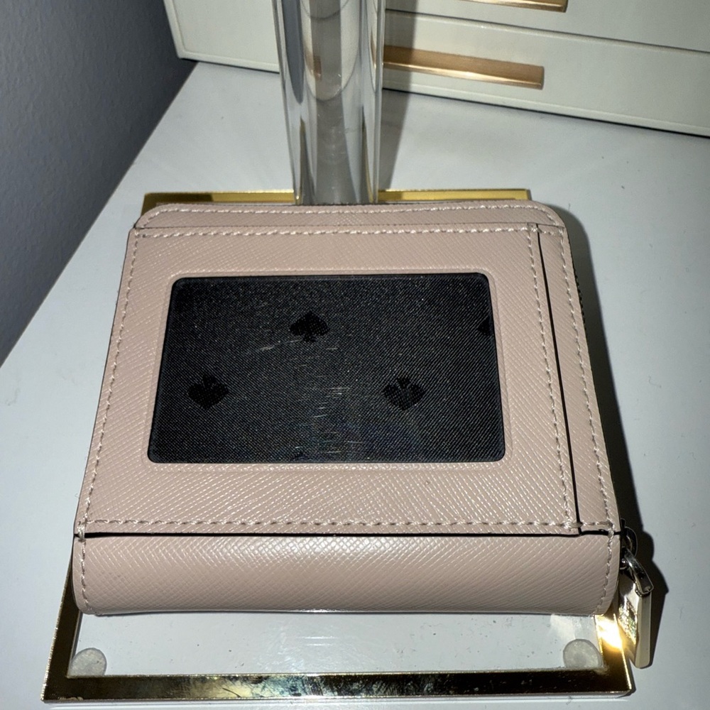 Kate Spade Black and Cream Wallet with Classic Design - Picture 4 of 6